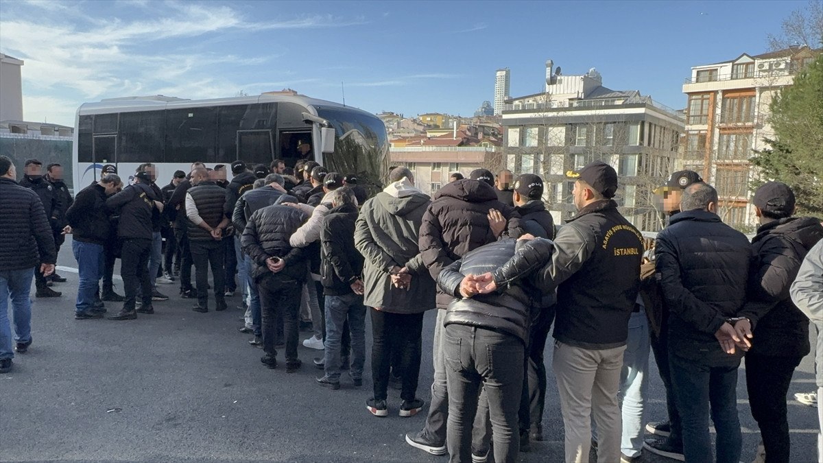 yabanci turistleri dolandiriyorlardi istanbulda taksi dolandiriciligi cetesi cokertildi 3 ZjOmP22O