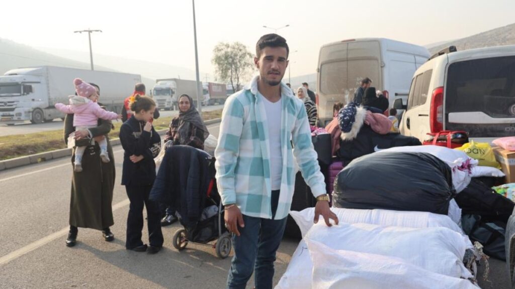 11 yil sonra ulkesine donen suriyeli gencin turk halkina tesekkur etti xAWD2iGZ