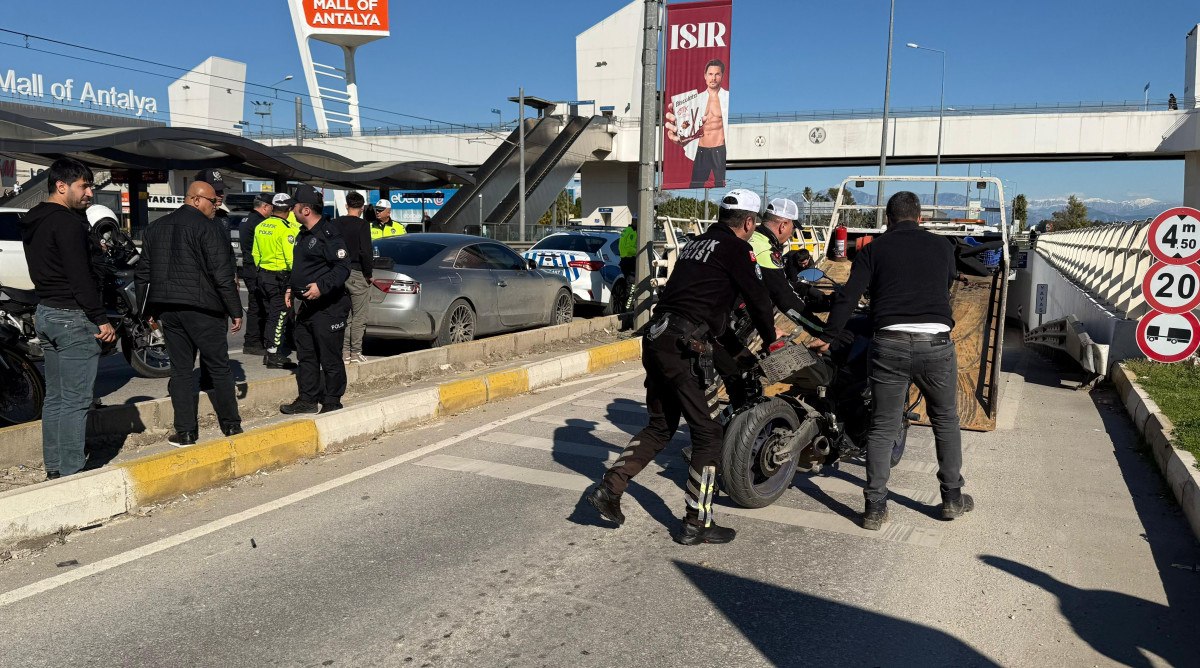 antalyada alkollu surucunun sikistirdigi motosikletli polis yaralandi 0