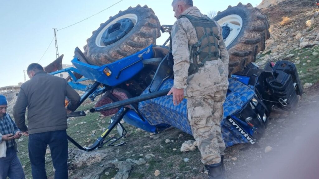 batmanda traktor devrildi 1 yarali 9LWsIfNi