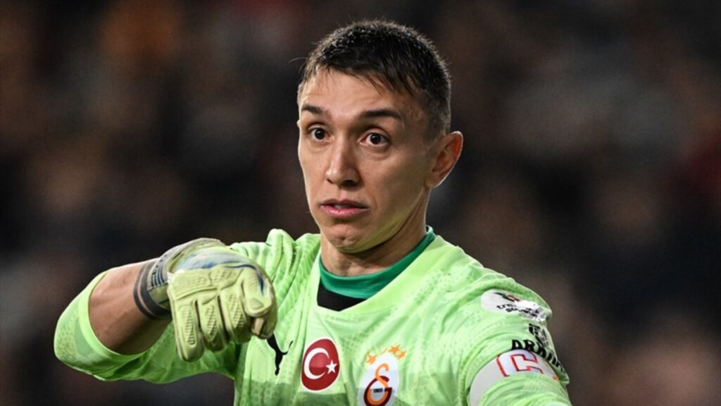 fernando muslera bulent korkmazin mac sayisina ulasti 6jTINAZB