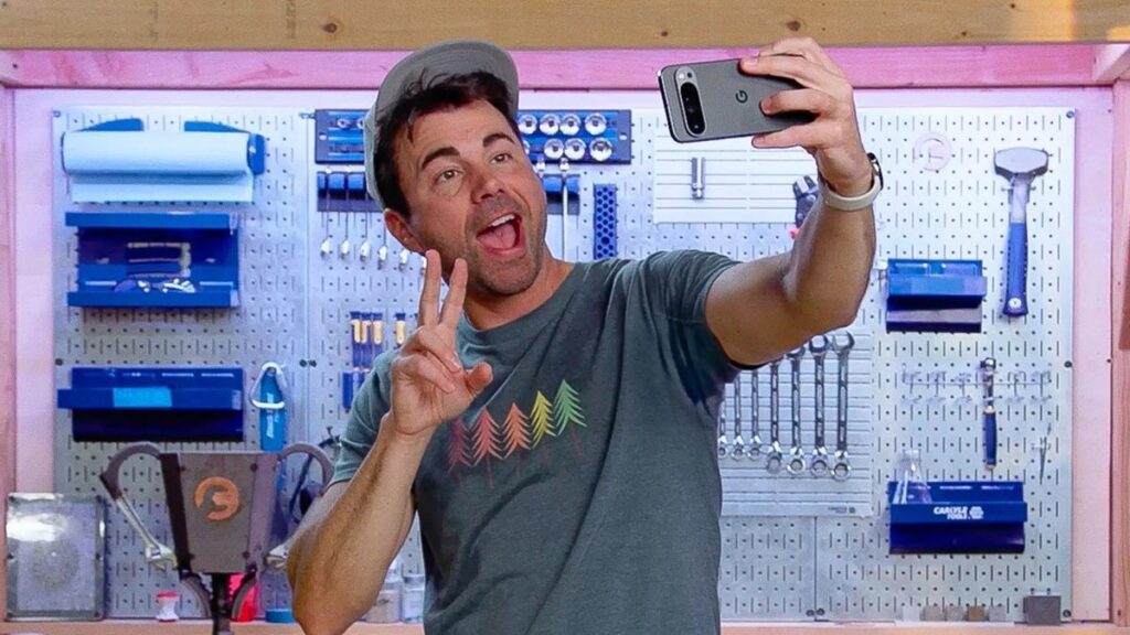 google pixel ve mark rober dunya yorungesinde selfie cekmek icin bir uydu firlatti DvQi1jfy