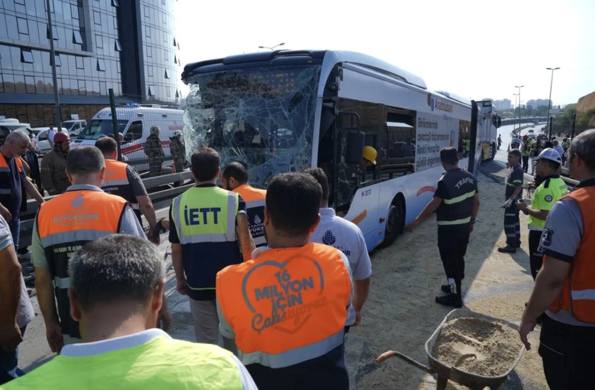 istanbulda 2 metrobusun carpistigi kaza davasinda 4 tahliye 1 RNV7EyJO