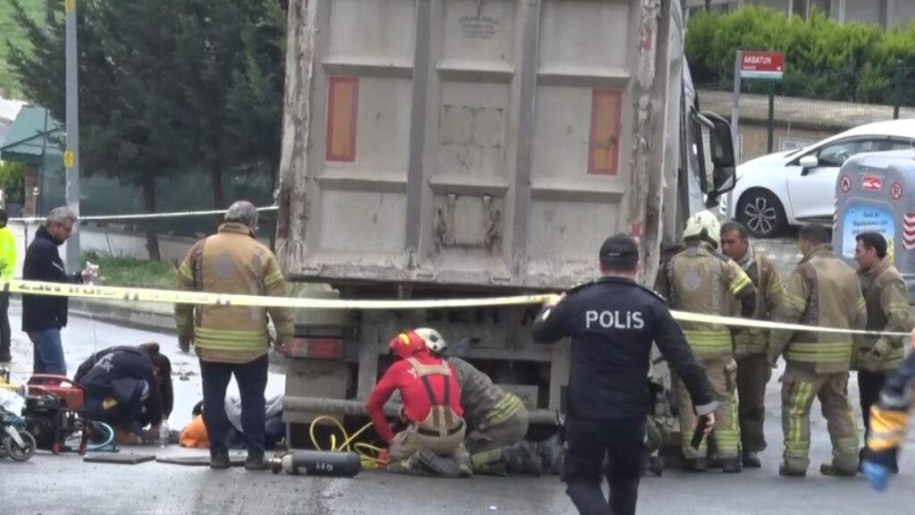 istanbulda kendisine carpan kamyonun altinda suruklendi 1 saatte kurtarildi 9ZNhkPJb