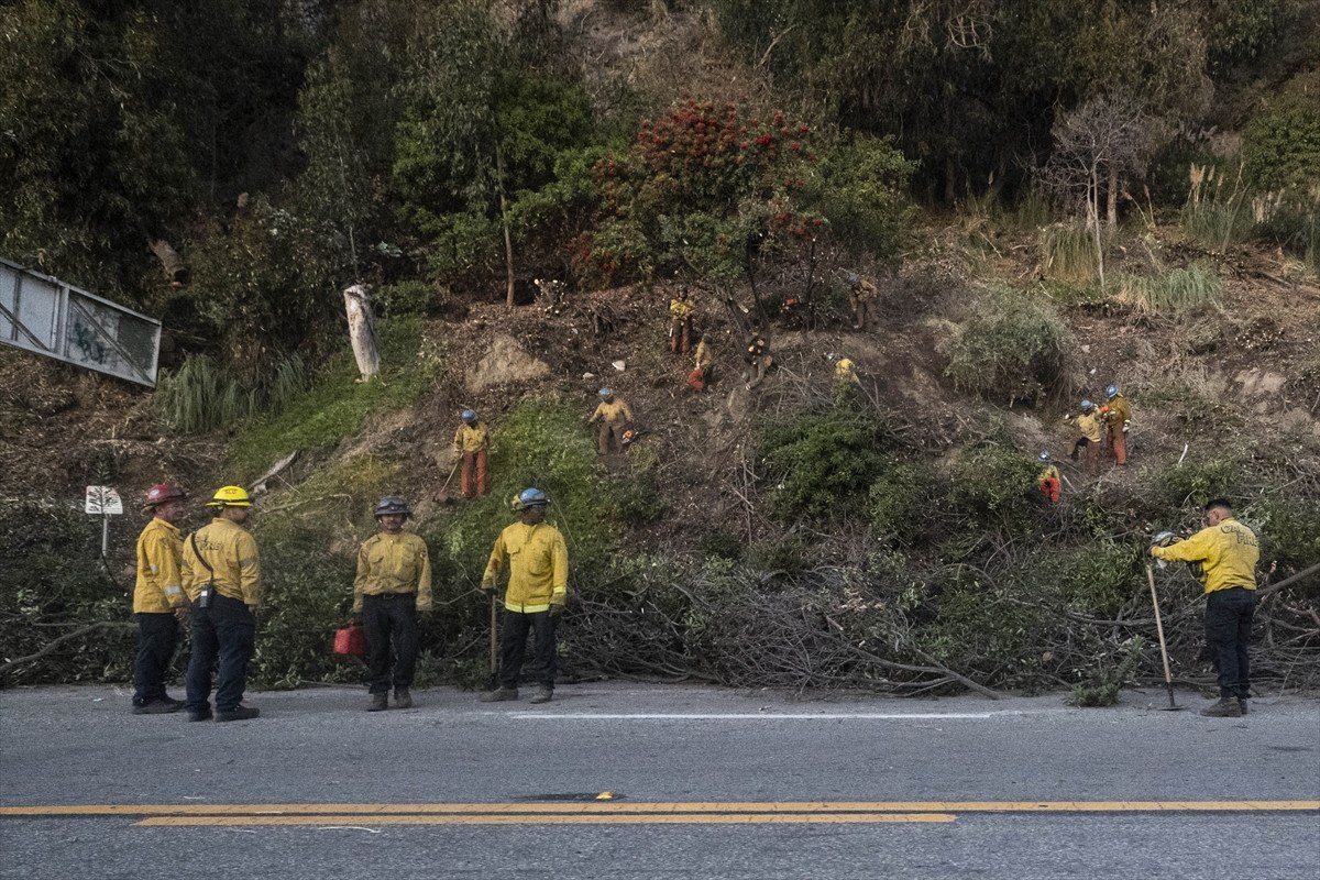 los angeles yanginlari icin alev hortumu uyarisi 11 ACGlCp6a