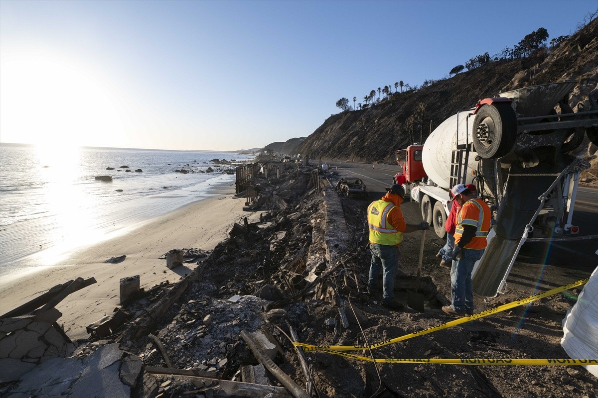 los angeles yanginlari icin alev hortumu uyarisi 17