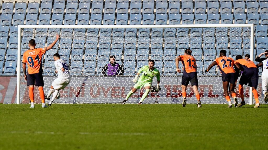 muhammed sengezer yine penalti kurtardi drG7v4V7