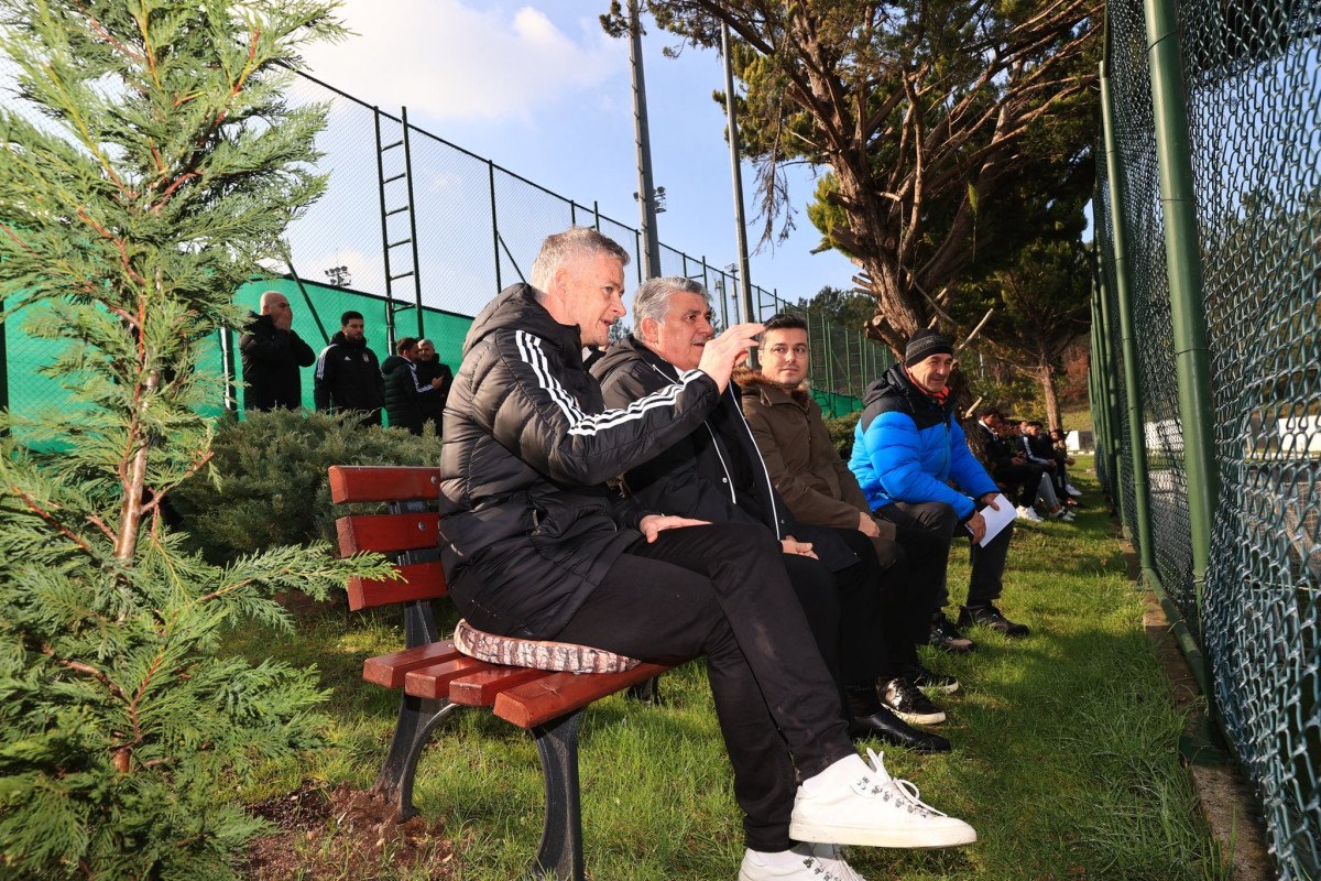 ole gunnar solskjaer ve serdal adali u 19 macini izledi 2 NVGmFMzj