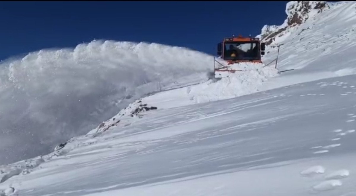 Van-İran sınırında, 3 metrelik karla mücadele 2 van iran sinirinda 3 metrelik karla mucadele 1