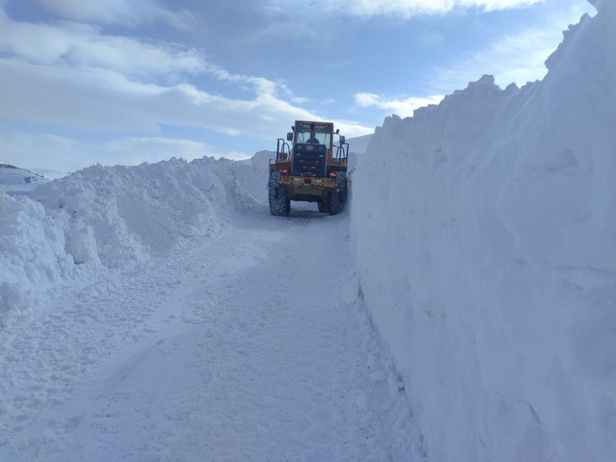 Van-İran sınırında, 3 metrelik karla mücadele 3 van iran sinirinda 3 metrelik karla mucadele 2 JCY9KwAv