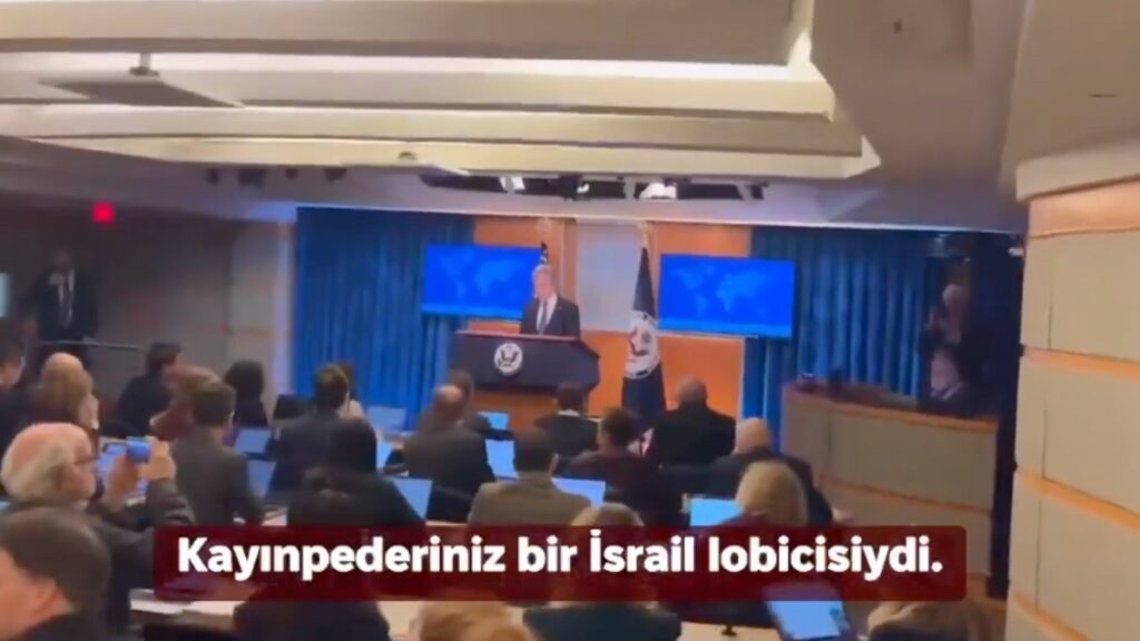 yahudi gazeteci max blumenthalden blinkene soykiriminin yasanmasina neden izin verdiniz bjNtM3r1