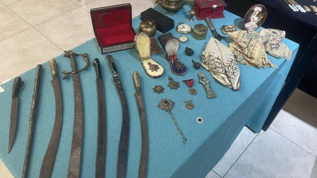 15 milyon tl degerinde 243 tarihi eser ele gecirildi 8yQ6Wlll