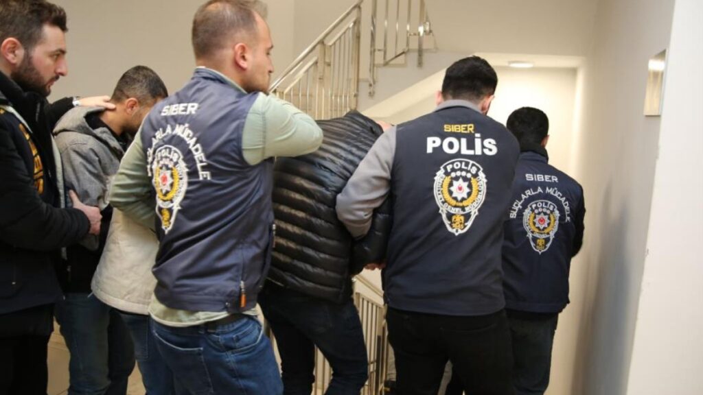 7 ilde evcil hayvan dolandiricilarina operasyon 33 tutuklama ndxiQnQt