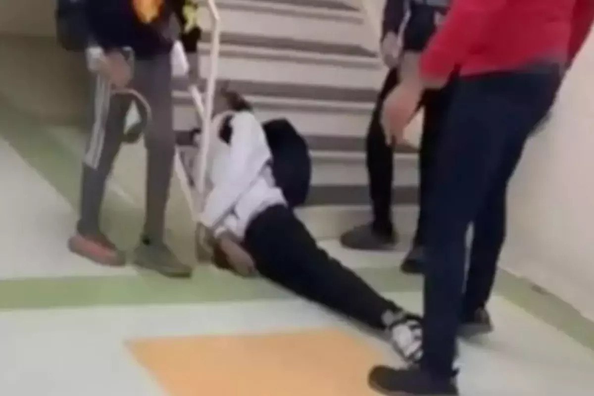 abdde ogrenci velisi okulu basti baska bir ogrenciyi oldurmeye calisti 0 vnOe5tu7