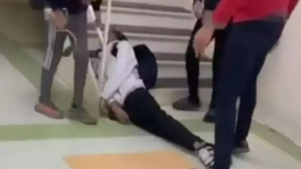 abdde ogrenci velisi okulu basti baska bir ogrenciyi oldurmeye calisti dSWZ4DBU