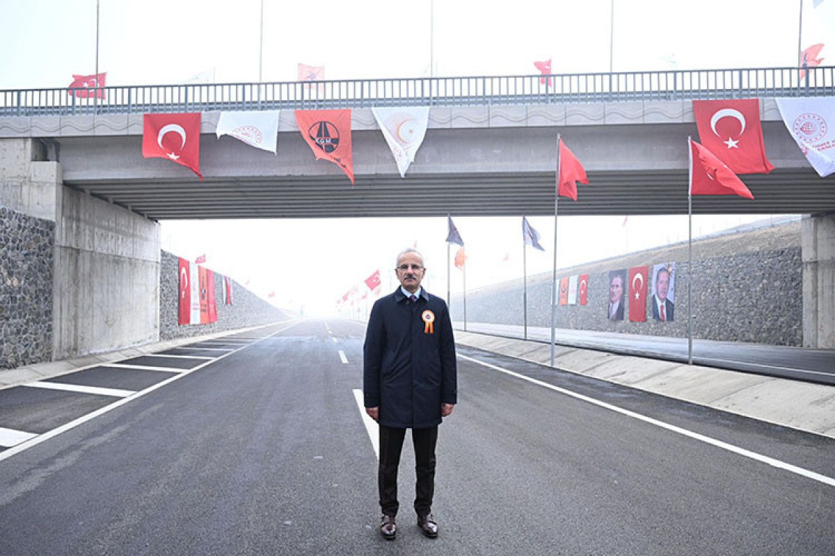 abdulkadir uraloglu elazig harput yolunda guzergahi 2 km kisaltarak ulasimi sehir disina tasidik 0 mUvKuJQU