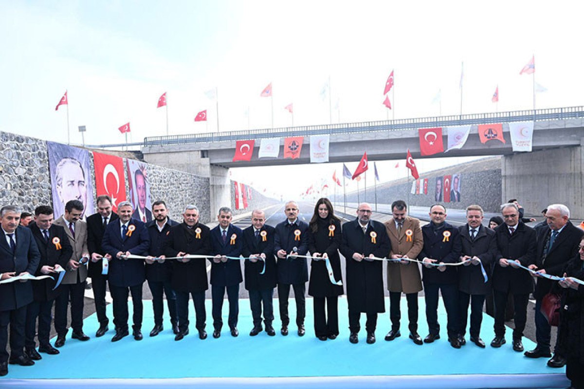 abdulkadir uraloglu elazig harput yolunda guzergahi 2 km kisaltarak ulasimi sehir disina tasidik 5 vVQXin4p