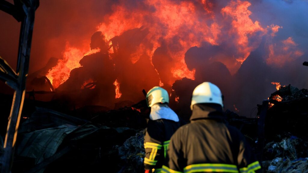 adanada geri donusum fabrikasinda cikan yanginda son durum FPpQFxFG