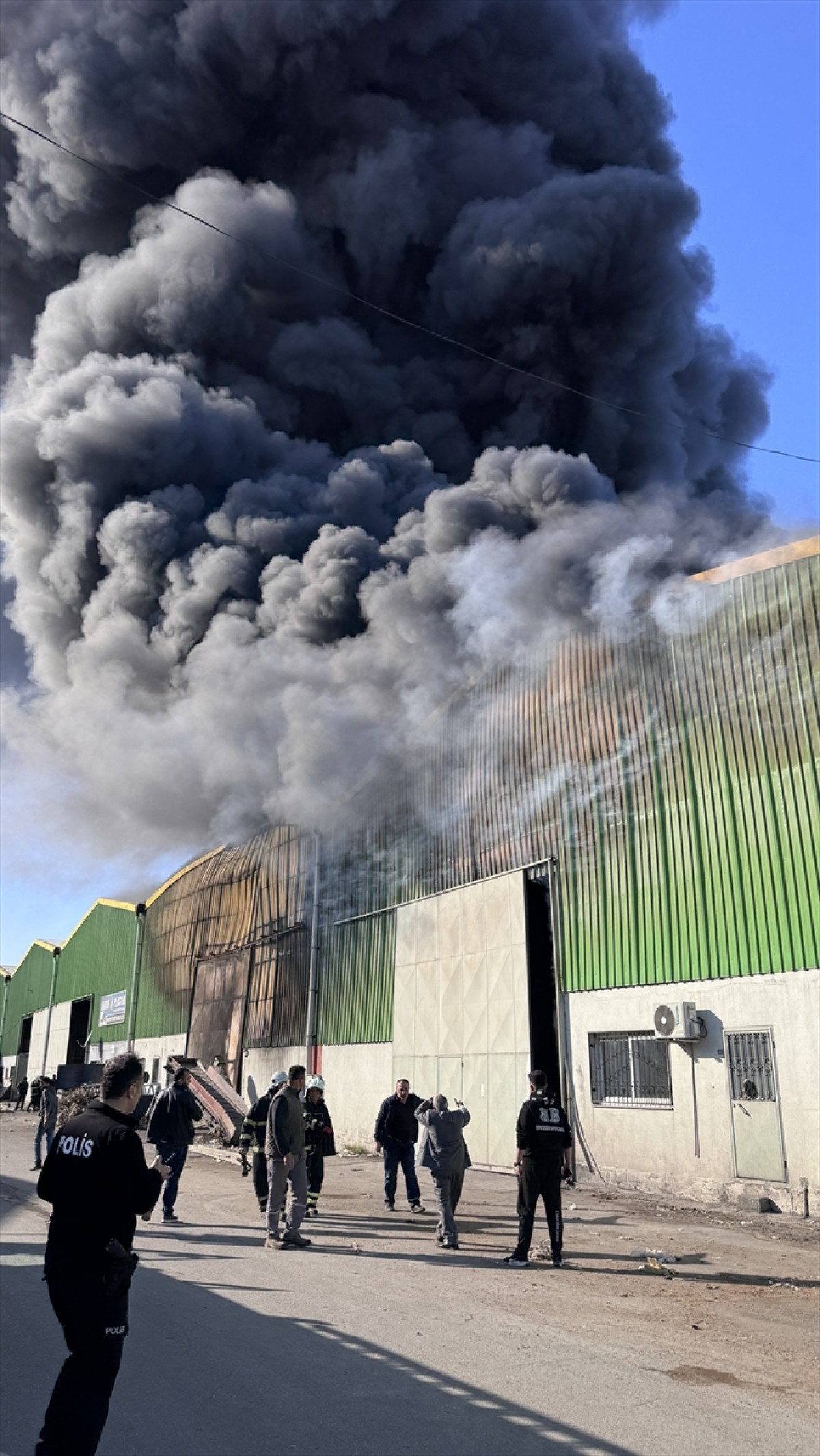 adanada plastik geri donusum tesisinde yangin 1 MBY4NamL