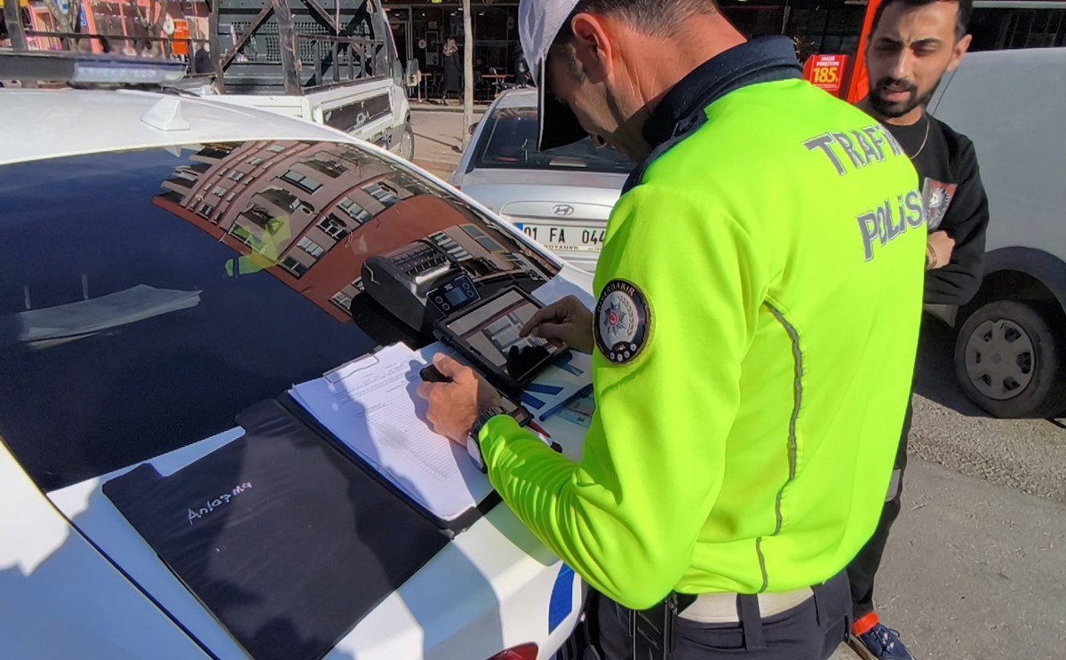 adanada yayaya yol vermeyen surucuye ceza kesildi siz saka misiniz agabey 2 zzYKln8r