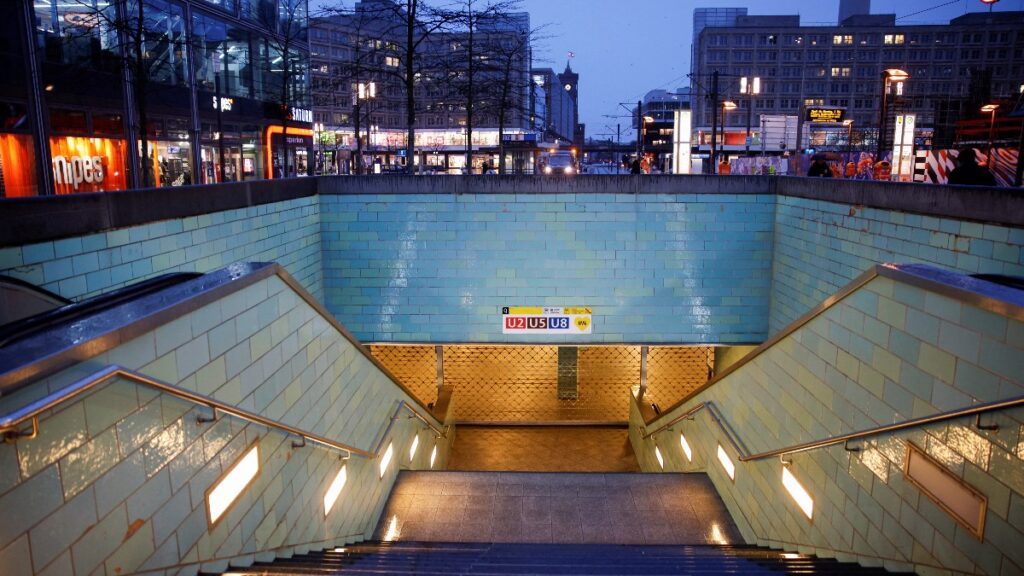 almanyada toplu ulasim grevi trafik felc oldu DrJcOpX6