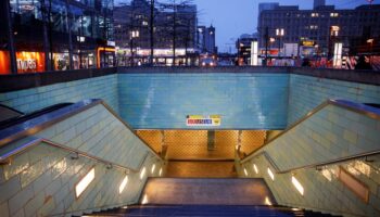 almanyada toplu ulasim grevi trafik felc oldu DrJcOpX6