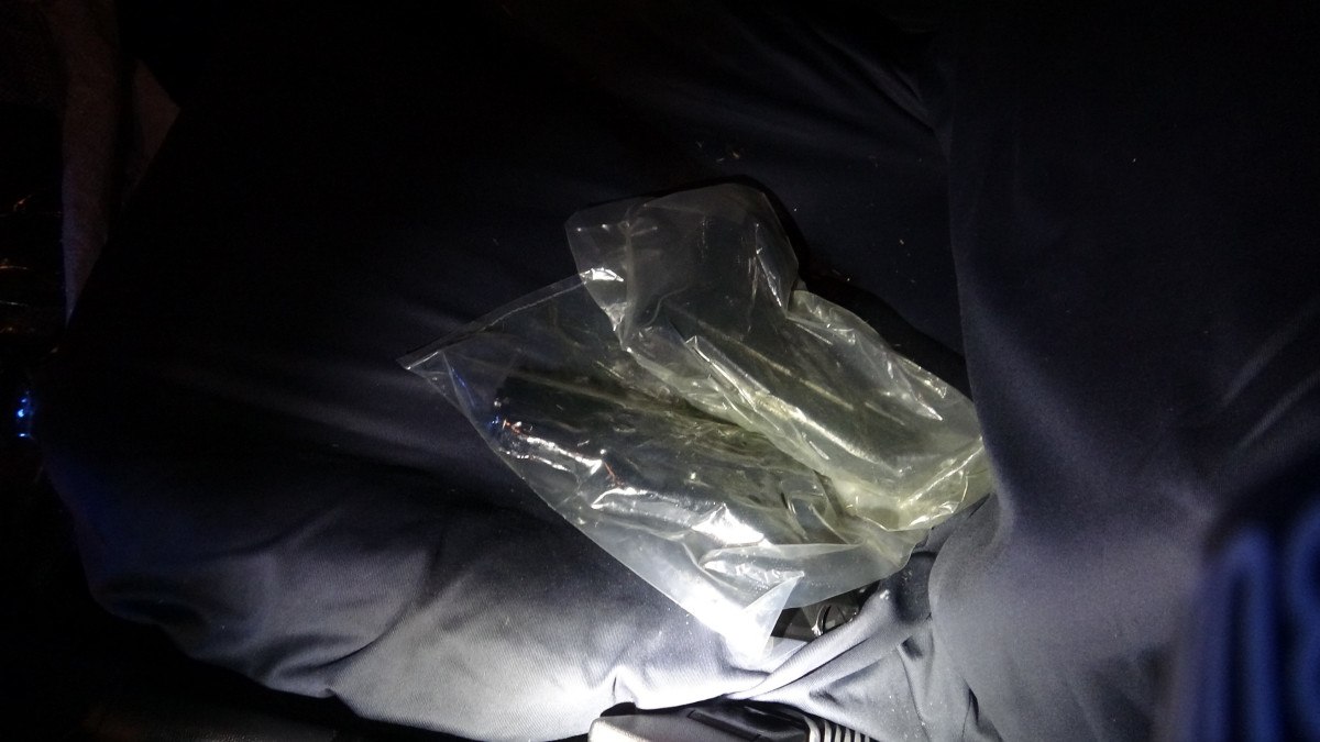 Antalya'da çuval dolusu silahla polisten kaçan sürücü kaza yaptı 1 antalyada cuval dolusu silahla polisten kacan surucu kaza yapti 0 yHfOTYIK