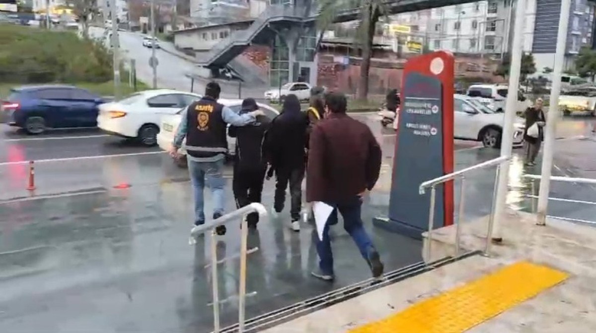 antalyada motokuryeler baska motokuryelerin esyalarini caldi 0 XperrjJi