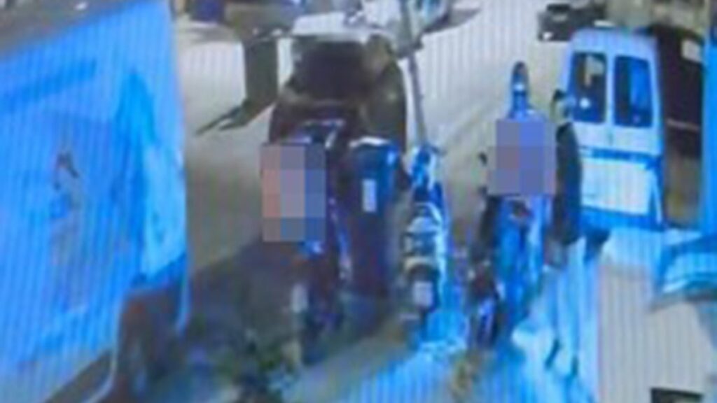 antalyada motokuryeler baska motokuryelerin esyalarini caldi k4a2snL4