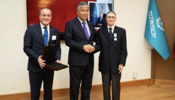 aziz sancara turk dunyasi kultur elcisi unvani takdim edildi LBZanPxc