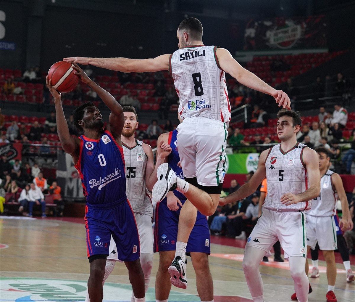 bahcesehir koleji karsiyakaya sans tanimadi 0 JLGlpLh2