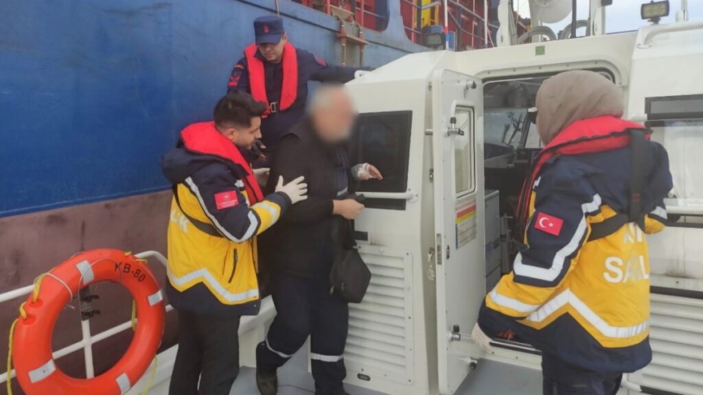 bartinda yaralanan gemicinin yardimina sahil guvenlik yetisti mmpZ6RFA