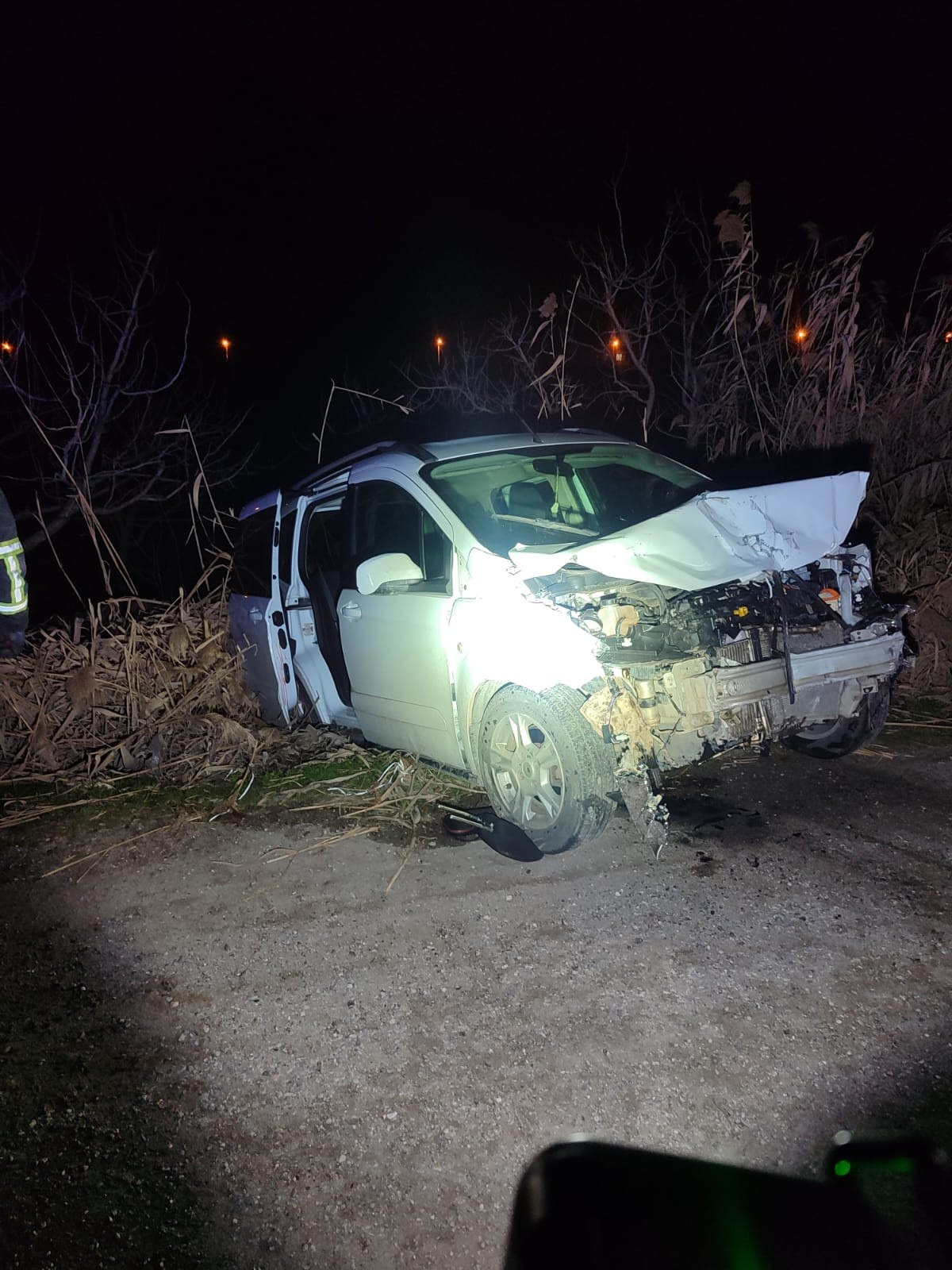 batmanda hafif ticari arac ile otomobilin carpistigi kazada 4 kisi yaralandi 0 KMOJ9Ay8