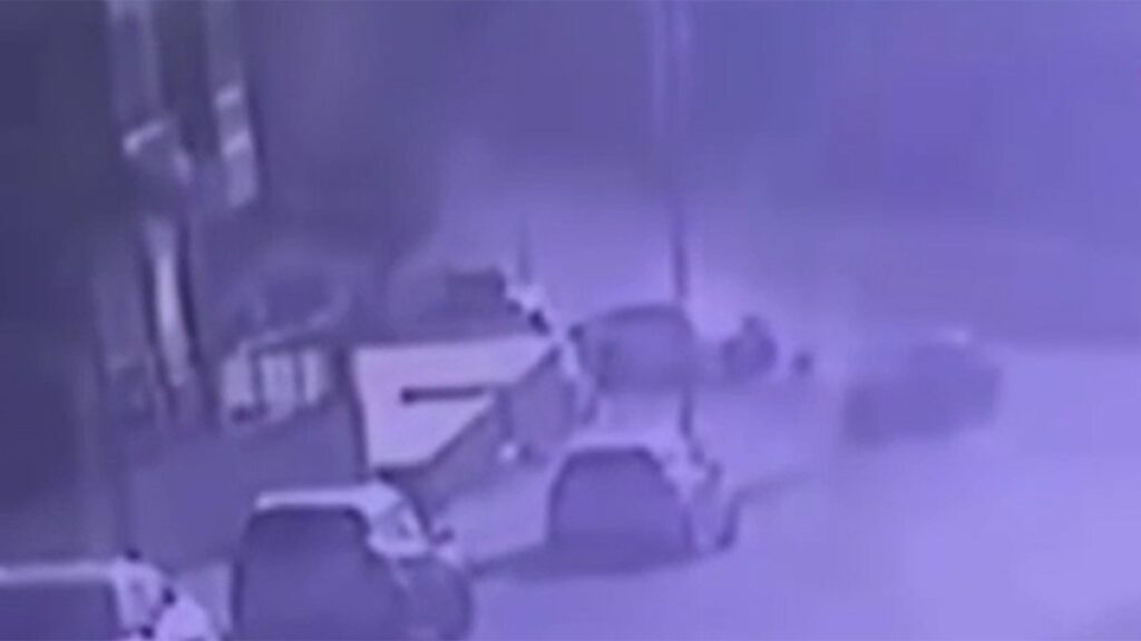 batmanda otomobillerin carpistigi kaza kamerada 2 yarali nzrIwH2K