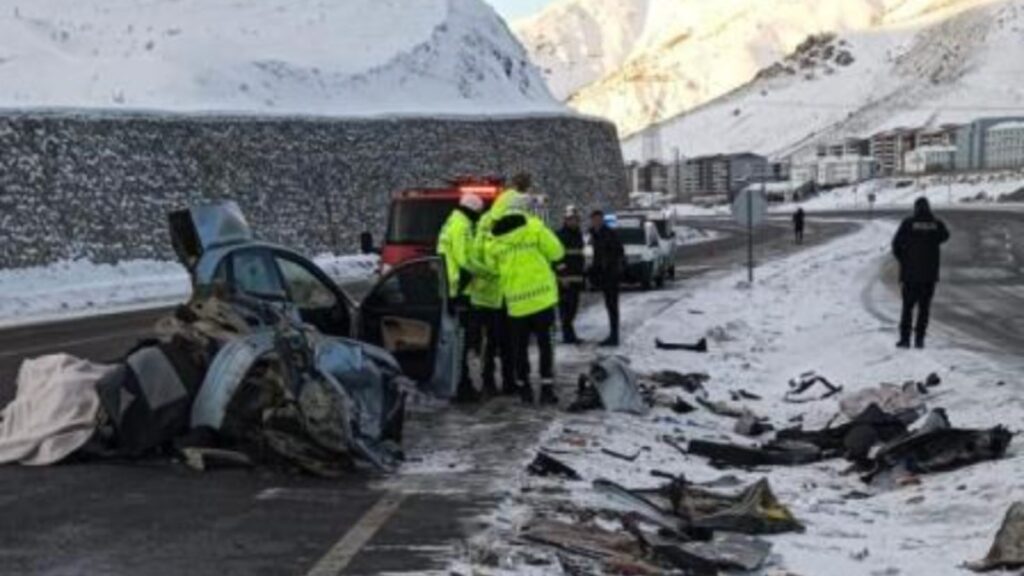 bitliste feci kaza hurdaya donen aracta 1 kisi oldu HRzPF8jG