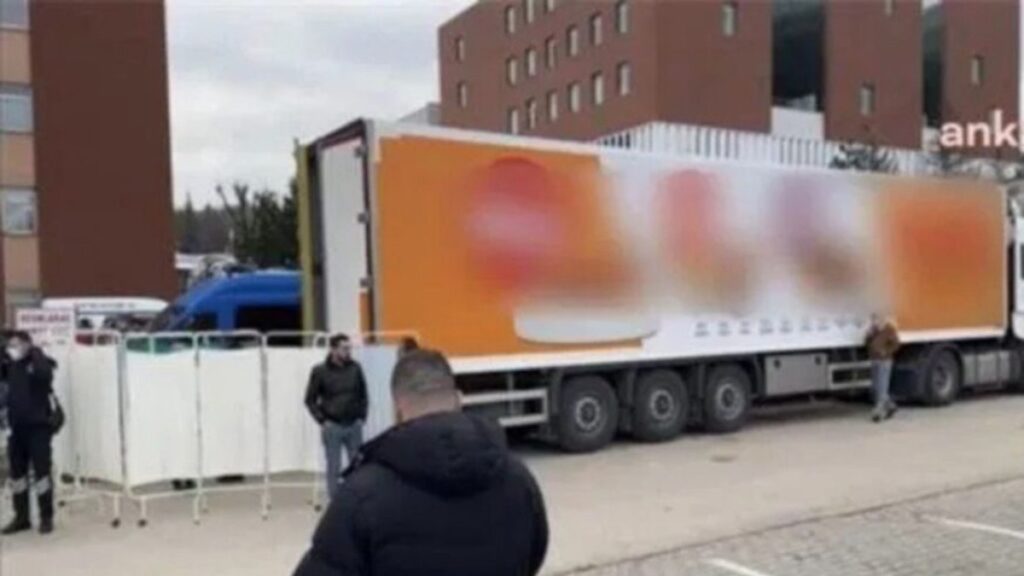 bolu belediye baskani tanju ozcan yanginda cansiz bedenlerin koyuldugu tirla ilgili konustu D4SC2uM2