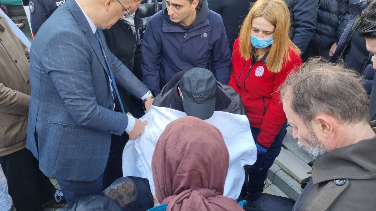 boluda esini ve cocuklarini kaybetti vucudunda kiriklarla cenazeye geldi 0 5vb4WNMr