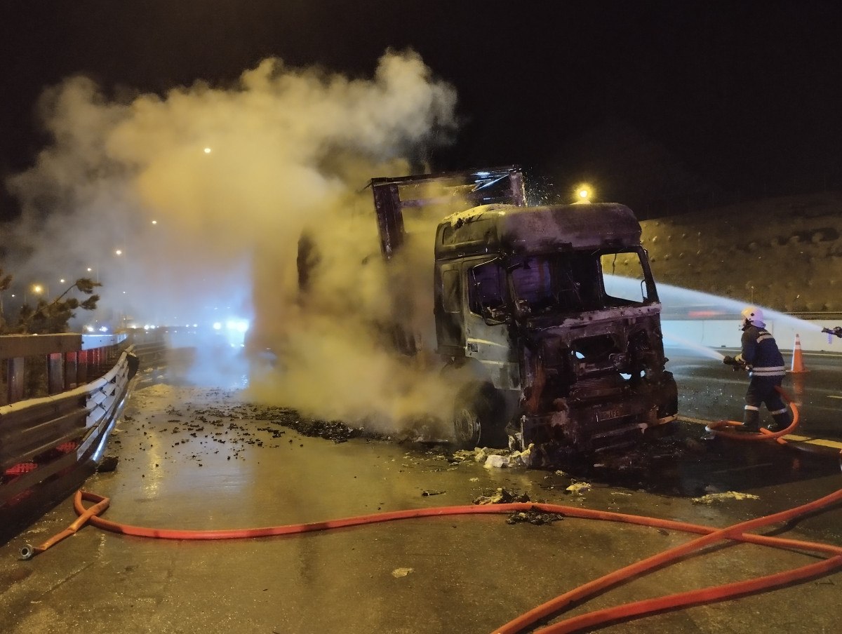 boluda mangal komuru yuklu tir alev alev yandi 0 wRUlTMMF