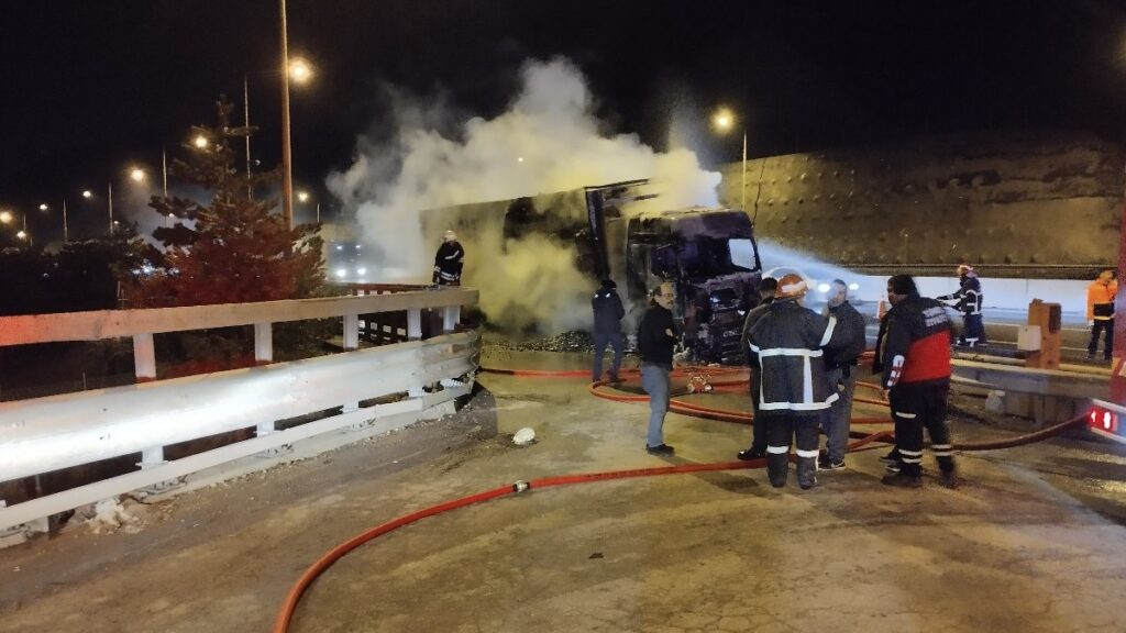 boluda mangal komuru yuklu tir alev alev yandi Ywrab1sc