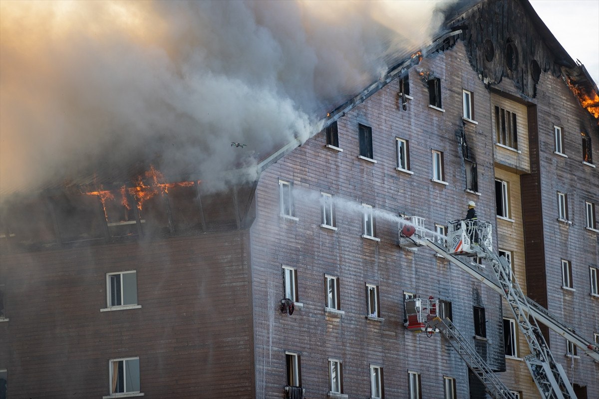 Bolu'da otel yangınında Doğan çifti 2 çocuğuyla can verdi 1 boluda otel yangininda dogan cifti 2 cocuguyla can verdi 0 2WNwID49