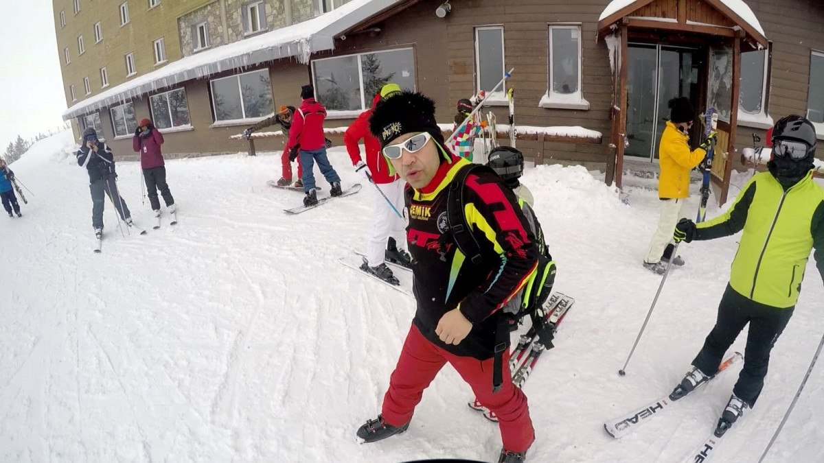boluda yanan otelde 20 yildir kayak dersi veren egitmen konustu 0 S42hQSsj