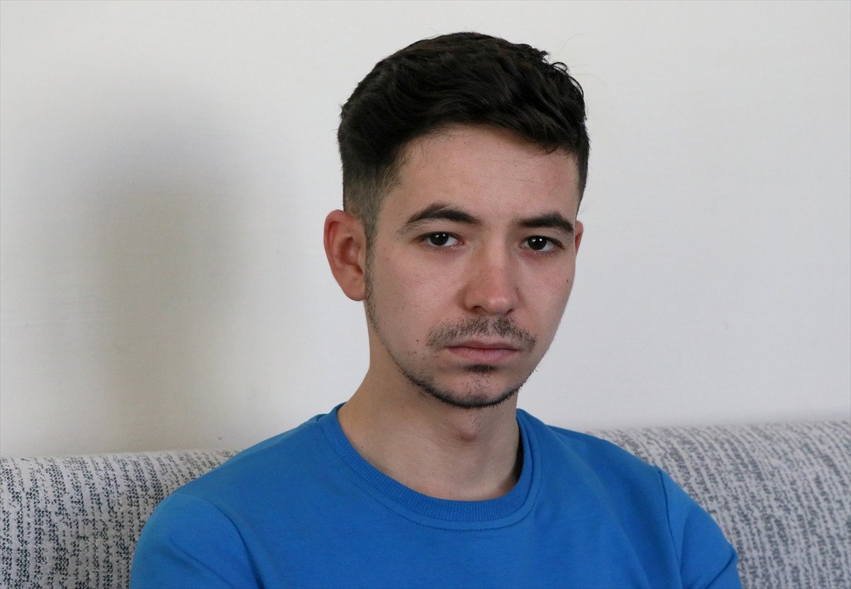 boluda yanan otelin ascisi yangin merdivenlerinin kapisi tahtaydi 0