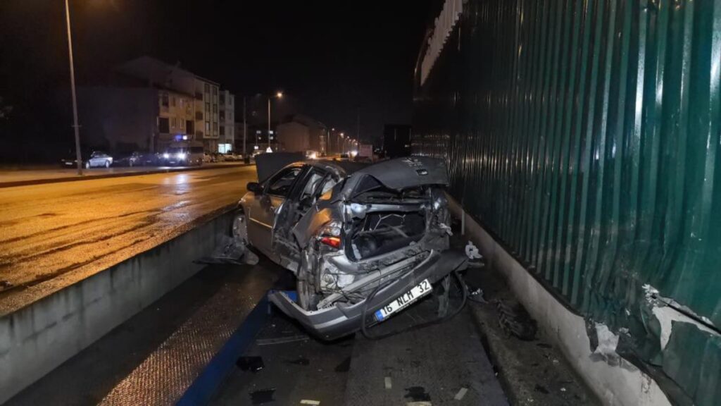 bursada bicakli kavga sonrasi kacan supheliler kaza yapti 1 olu JiYeVqkP