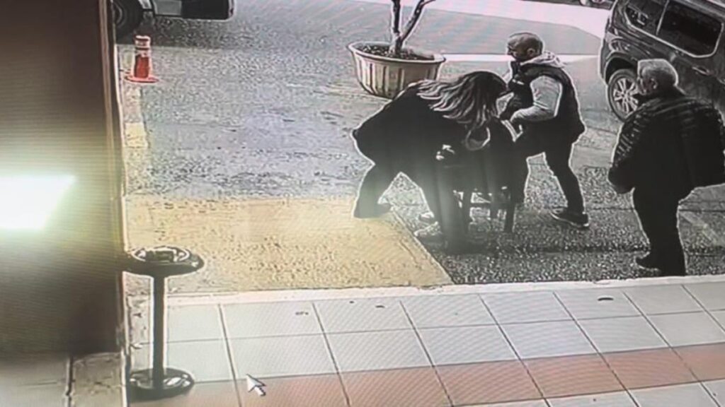 bursada deprem panigiyle fenalasti FSdCy2FF