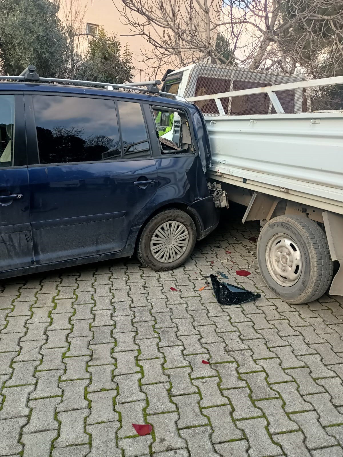 bursada direksiyon basinda kalp krizi gecirip oldu 0