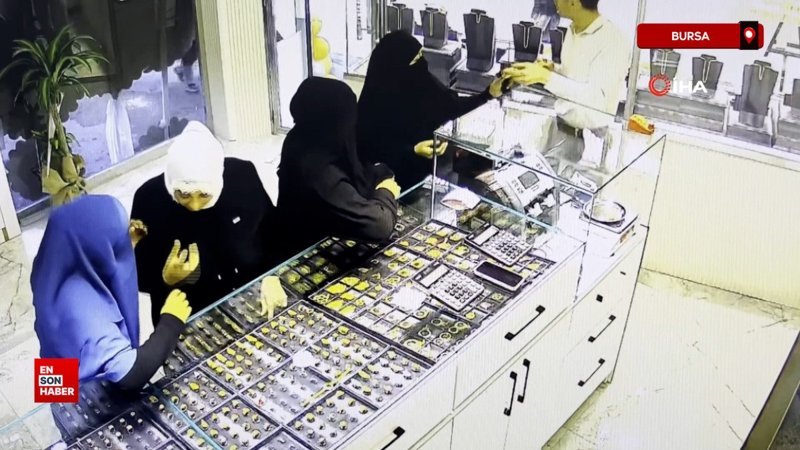 bursada hirsizlar kuyumcuyu ve musteriyi ayni anda soydu 2p7jqyUR