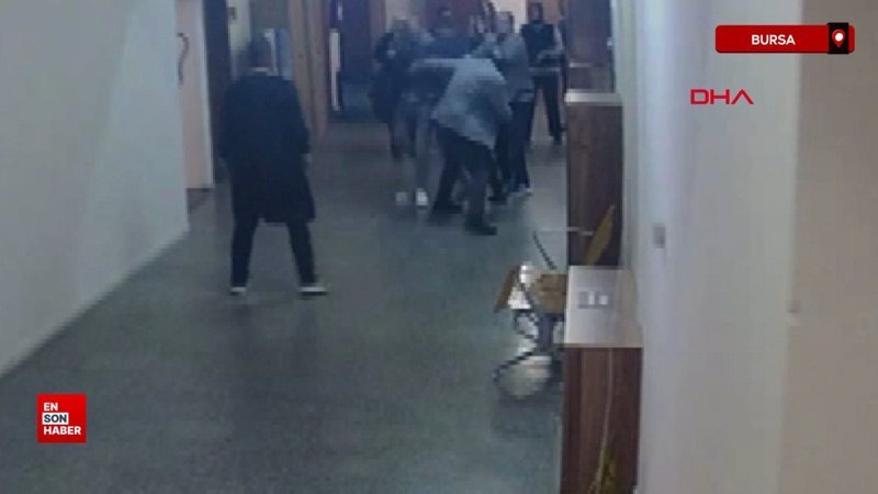bursada magdur olarak geldigi durusma oncesi esinin avukatini dovdu pMQkeH5T