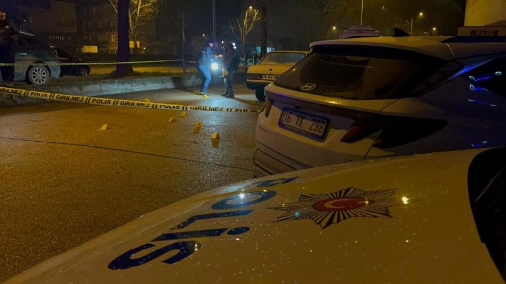 bursada motosikletli saldirgan gece kulubune ates acti 3 yarali 5ItxqZfX