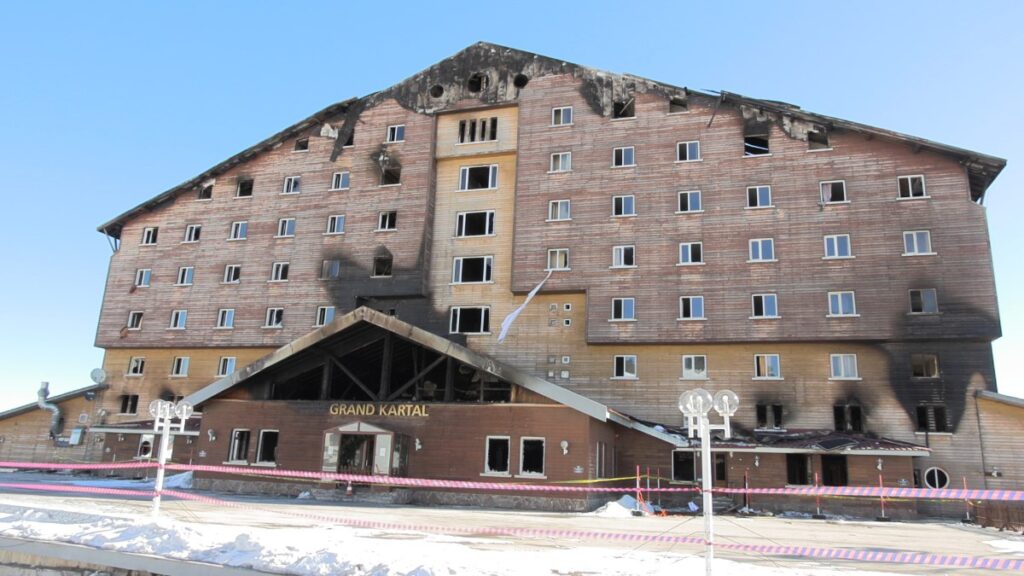 calisma ve sosyal guvenlik bakanligi mufettislerinden yanan otelde inceleme Mvk6Kip1