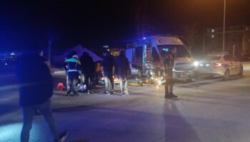 corumda 17 yasindaki ehliyetsiz ve alkollu motosiklet surucusu polis aracina carpti 8hGJ96VD